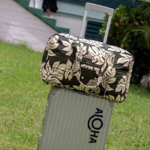 Keep It Light Weekender Holomua  NWT